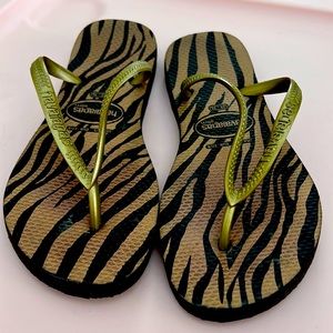 Havaiana metallic gold flip flops